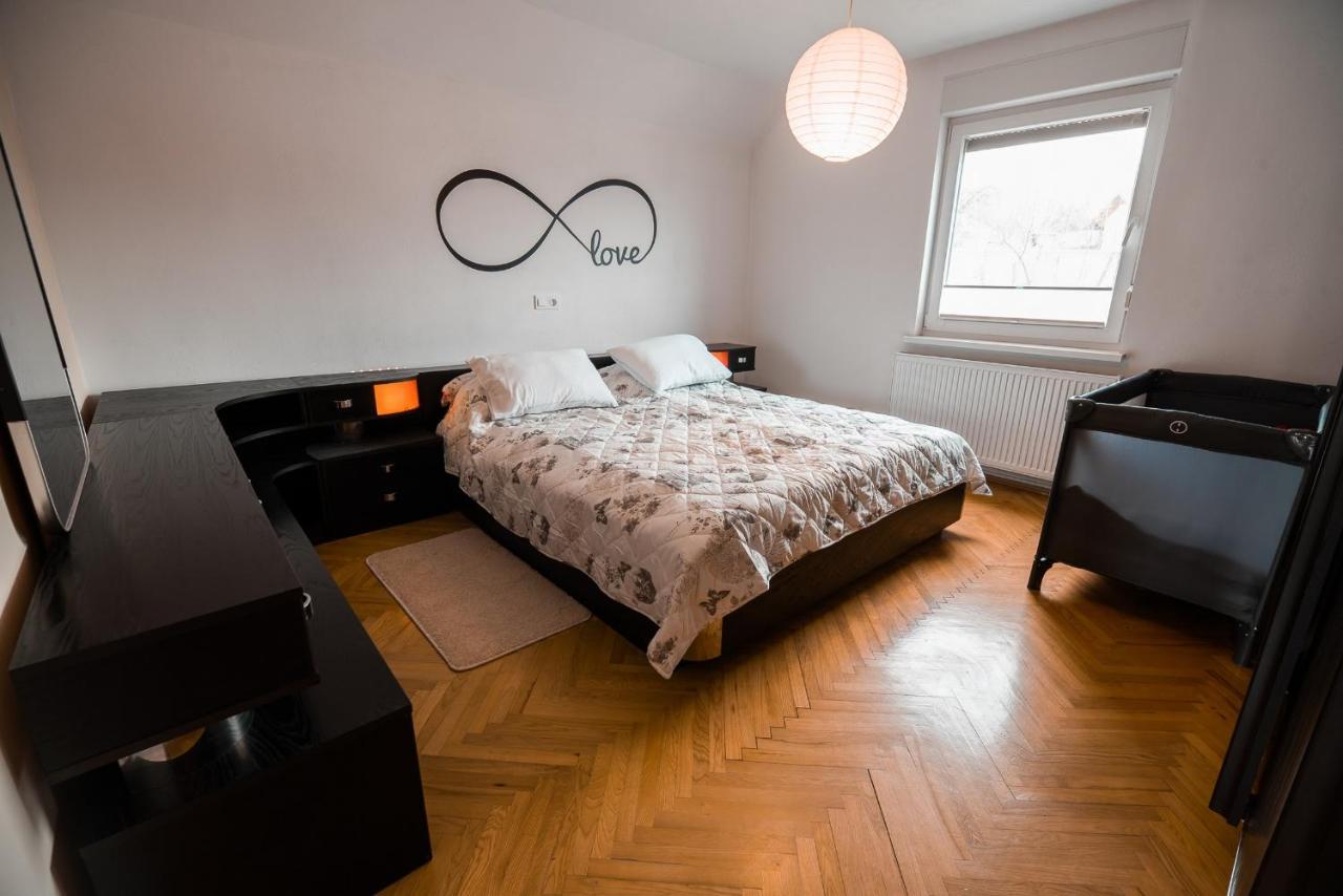 Apartment Carmen ゴレンスカ地方 エクステリア 写真