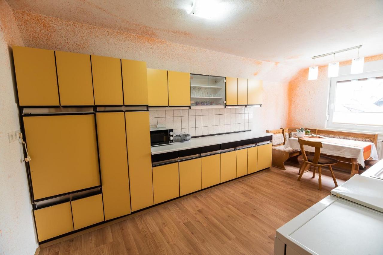 Apartment Carmen ゴレンスカ地方 エクステリア 写真