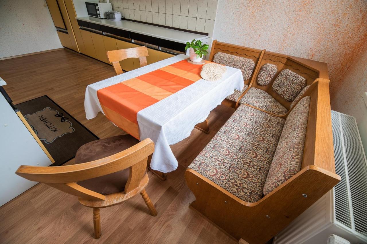Apartment Carmen ゴレンスカ地方 エクステリア 写真