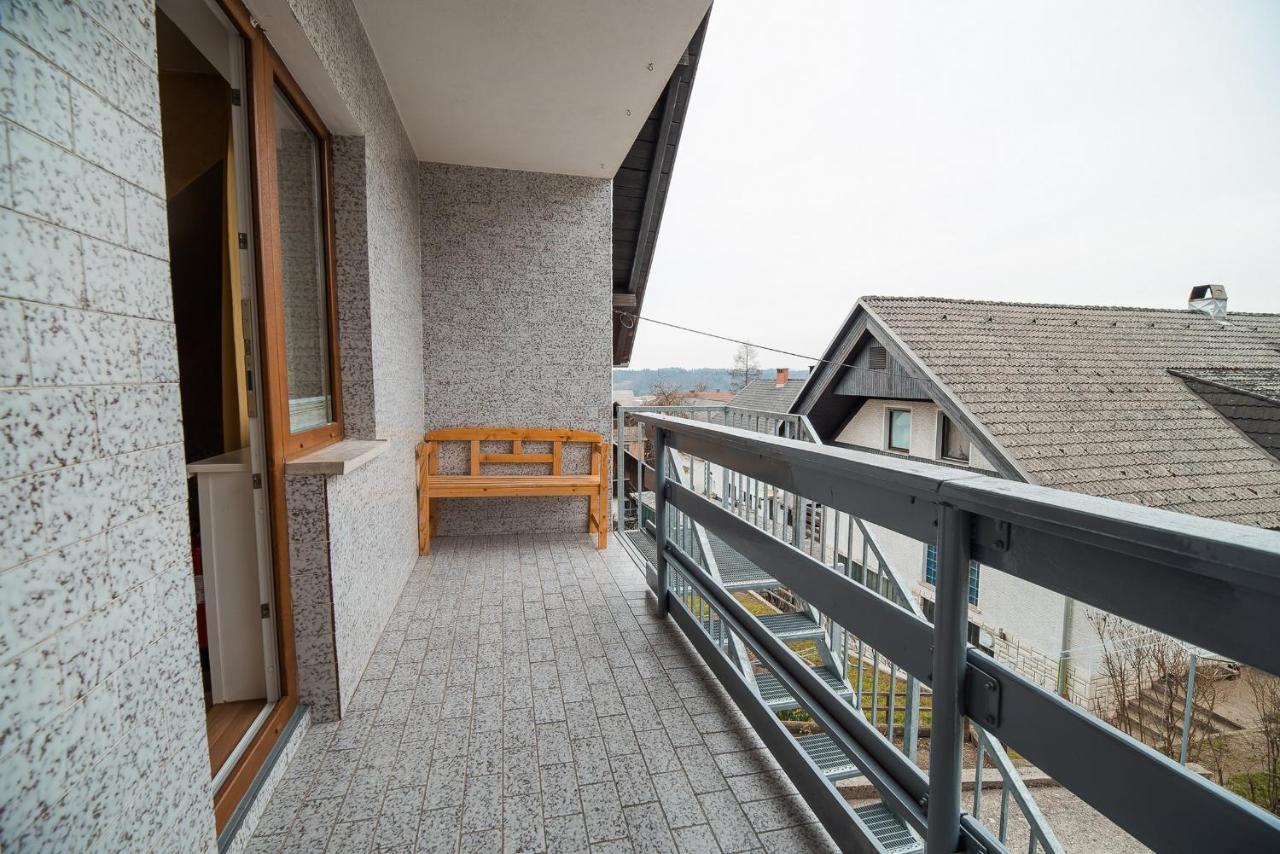 Apartment Carmen ゴレンスカ地方 エクステリア 写真