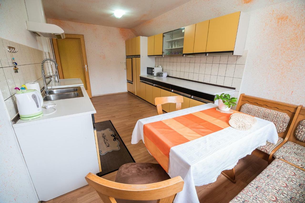 Apartment Carmen ゴレンスカ地方 エクステリア 写真